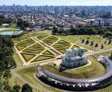 Entre as mais inteligentes do mundo, Curitiba e Assaí recebem troféu em Barcelona