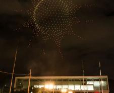 Com o céu iluminado por mais de 600 drones, o Governo do Estado deu o pontapé inicial para a maior edição da história do Verão Maior Paraná. A cerimônia de lançamento, que aconteceu nesta quarta-feira (27), contou com a presença do governador Carlos Massa Ratinho Junior.
