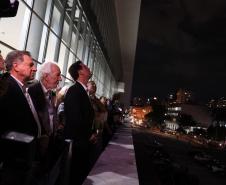 Com o céu iluminado por mais de 600 drones, o Governo do Estado deu o pontapé inicial para a maior edição da história do Verão Maior Paraná. A cerimônia de lançamento, que aconteceu nesta quarta-feira (27), contou com a presença do governador Carlos Massa Ratinho Junior.