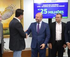 O governador Carlos Massa Ratinho Junior assinou nesta segunda-feira (02) o convênio entre o Governo do Estado e a Universidade Federal do Paraná (UFPR) para construção da sede própria da instituição em Jandaia do Sul, no Vale do Ivaí.