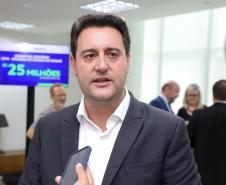 O governador Carlos Massa Ratinho Junior assinou nesta segunda-feira (02) o convênio entre o Governo do Estado e a Universidade Federal do Paraná (UFPR) para construção da sede própria da instituição em Jandaia do Sul, no Vale do Ivaí.