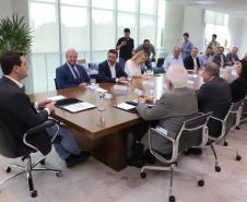 O governador Carlos Massa Ratinho Junior assinou nesta segunda-feira (02) o convênio entre o Governo do Estado e a Universidade Federal do Paraná (UFPR) para construção da sede própria da instituição em Jandaia do Sul, no Vale do Ivaí.