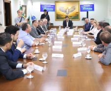 O governador Carlos Massa Ratinho Junior assinou nesta segunda-feira (02) o convênio entre o Governo do Estado e a Universidade Federal do Paraná (UFPR) para construção da sede própria da instituição em Jandaia do Sul, no Vale do Ivaí.