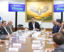 O governador Carlos Massa Ratinho Junior assinou nesta segunda-feira (02) o convênio entre o Governo do Estado e a Universidade Federal do Paraná (UFPR) para construção da sede própria da instituição em Jandaia do Sul, no Vale do Ivaí.