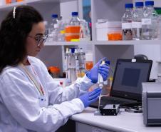 Com apoio do Estado, a startup curitibana Hyla Biotech criou um kit de diagnóstico rápido de câncer de mama dentro da Fundação Oswaldo Cruz (Fiocruz).