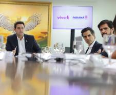 Governador recebe presidente da Vivo e discute ampliação de conectividade no Paraná