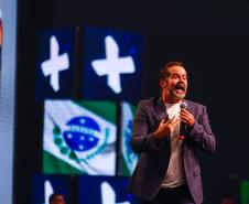 O primeiro dia do Paraná Mais Cidades, promovido pelo Governo do Estado em Foz do Iguaçu, contou com a palestra “Em busca de um DNA inovador para a Gestão”, ministrada por Tadeu Barros, diretor-presidente do Centro de Liderança Pública (CLP).