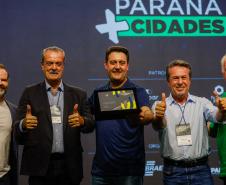 O primeiro dia do Paraná Mais Cidades, promovido pelo Governo do Estado em Foz do Iguaçu, contou com a palestra “Em busca de um DNA inovador para a Gestão”, ministrada por Tadeu Barros, diretor-presidente do Centro de Liderança Pública (CLP).