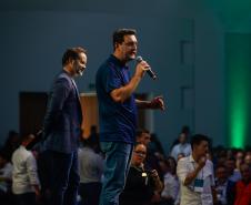 O primeiro dia do Paraná Mais Cidades, promovido pelo Governo do Estado em Foz do Iguaçu, contou com a palestra “Em busca de um DNA inovador para a Gestão”, ministrada por Tadeu Barros, diretor-presidente do Centro de Liderança Pública (CLP).