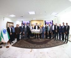 A Universidade Estadual de Londrina (UEL) será a primeira instituição de ensino superior estadual do Paraná a ter um parque tecnológico em seu campus, no Norte do Estado. O projeto arquitetônico do novo espaço, que será um hub de inovação integrado à infraestrutura acadêmica e de pesquisa da universidade, foi apresentado nesta terça-feira (11) ao governador Carlos Massa Ratinho Junior.