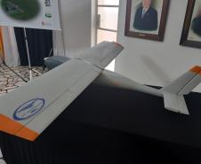 Pesquisa do Paraná desenvolve avião agrícola de pulverização não tripulado