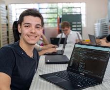 Talento Tech: alunos aprendem TI e testam tecnologias em lanchonete e negócios dos pais