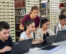 Talento Tech: alunos aprendem TI e testam tecnologias em lanchonete e negócios dos pais