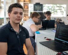 Talento Tech: alunos aprendem TI e testam tecnologias em lanchonete e negócios dos pais