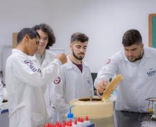 Governo seleciona profissionais para modernizar indústrias; bolsa é de R$ 5,1 mil