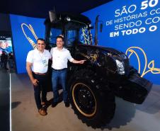 Governador destaca modelo inovador do agro paranaense em visita à Agrishow
