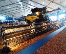 Governador destaca modelo inovador do agro paranaense em visita à Agrishow