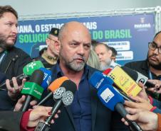 O governador Carlos Massa Ratinho Junior e o secretário de Estado da Segurança Pública, Hudson Teixeira, apresentaram nesta sexta-feira (23), no Palácio Iguaçu, as câmeras corporais que serão testadas pela Polícia Militar do Paraná (PMPR).