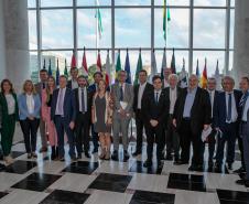 Governador recebe comitiva da União Europeia para fortalecer laços com o Paraná