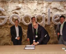 Ratinho Junior sela parceria com o Google para expandir uso de IA e sistemas de gestão