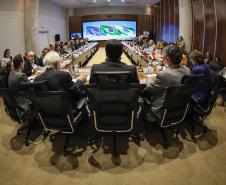 Governador recebe comitiva da União Europeia para fortalecer laços com o Paraná