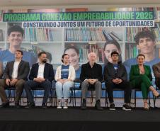 Estado aproxima escolas e empresas para criar 40 mil vagas de estágio em 2025