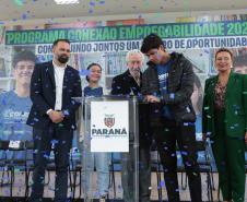 Estado aproxima escolas e empresas para criar 40 mil vagas de estágio em 2025