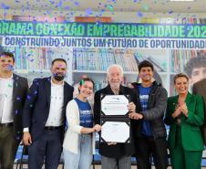 Estado aproxima escolas e empresas para criar 40 mil vagas de estágio em 2025
