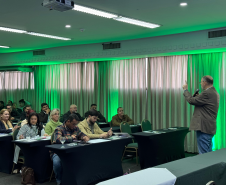 Secretário Alex Canziani participa da 4ª Marcha dos Legislativos Municipais, em Curitiba