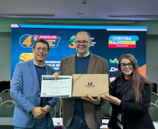 Secretário Alex Canziani participa da 4ª Marcha dos Legislativos Municipais, em Curitiba