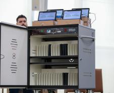 Mais tecnologia: Estado entrega 25 mil tablets e 2,8 mil carrinhos de recarga para escolas