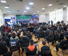 Mais tecnologia: Estado entrega 25 mil tablets e 2,8 mil carrinhos de recarga para escolas
