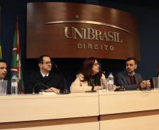 Durante o evento Inovação e Justiça com Perspectiva de Gênero, a Secretaria da Inovação e Inteligência Artificial (SEIA) em conjunto com a Secretaria de Ciência, Tecnologia e Ensino Superior (Seti), Fundação Araucária e Instituto Paranaense de Direito Administrativo (IPDA), promoveram a 3ª edição da revista Inovação, Inteligência Artificial e Gestão Pública.