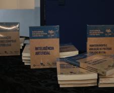 Durante o evento Inovação e Justiça com Perspectiva de Gênero, a Secretaria da Inovação e Inteligência Artificial (SEIA) em conjunto com a Secretaria de Ciência, Tecnologia e Ensino Superior (Seti), Fundação Araucária e Instituto Paranaense de Direito Administrativo (IPDA), promoveram a 3ª edição da revista Inovação, Inteligência Artificial e Gestão Pública.