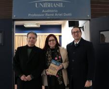 Durante o evento Inovação e Justiça com Perspectiva de Gênero, a Secretaria da Inovação e Inteligência Artificial (SEIA) em conjunto com a Secretaria de Ciência, Tecnologia e Ensino Superior (Seti), Fundação Araucária e Instituto Paranaense de Direito Administrativo (IPDA), promoveram a 3ª edição da revista Inovação, Inteligência Artificial e Gestão Pública.