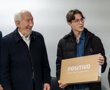 Parananese que vai representar Brasil em Olimpíada de IA ganha notebook e conta trajetória