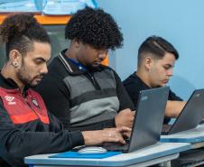 Travessia para o futuro: Talento Tech impulsiona carreira de jovens da Ilha das Peças