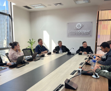 Estudantes do Programa Summer Fellow visitam o Sistema Ocepar e dialogam sobre inovação e cooperativismo no Paraná