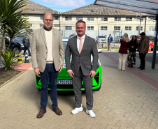 SEIA entrega carros elétricos para três municípios do Paraná
