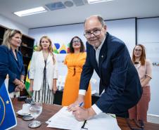 Paraná firma cooperação com o MCTI para projetos de inovação e transformação tecnológica