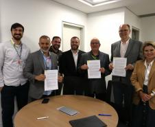 Estado firma parceria com CNPEM para cooperação em IA e materiais recicláveis da UEL