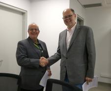 Estado firma parceria com CNPEM para cooperação em IA e materiais recicláveis da UEL