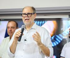 Menina conhece impressora 3D da Carreta da Inovação e recebe prótese de mão desenvolvida pelo Estado Foto: Prefeitura de Mamborê