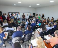 Menina conhece impressora 3D da Carreta da Inovação e recebe prótese de mão desenvolvida pelo Estado Foto: Prefeitura de Mamborê