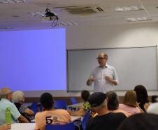 Mais de 100 idosos participam de workshops sobre letramento em inteligência artificial