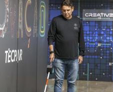 Startup incubada pelo Tecpar vai doar 100 bengalas inteligentes para deficientes visuais