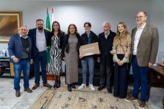 Parananese que vai representar Brasil em Olimpíada de IA ganha notebook e conta trajetória