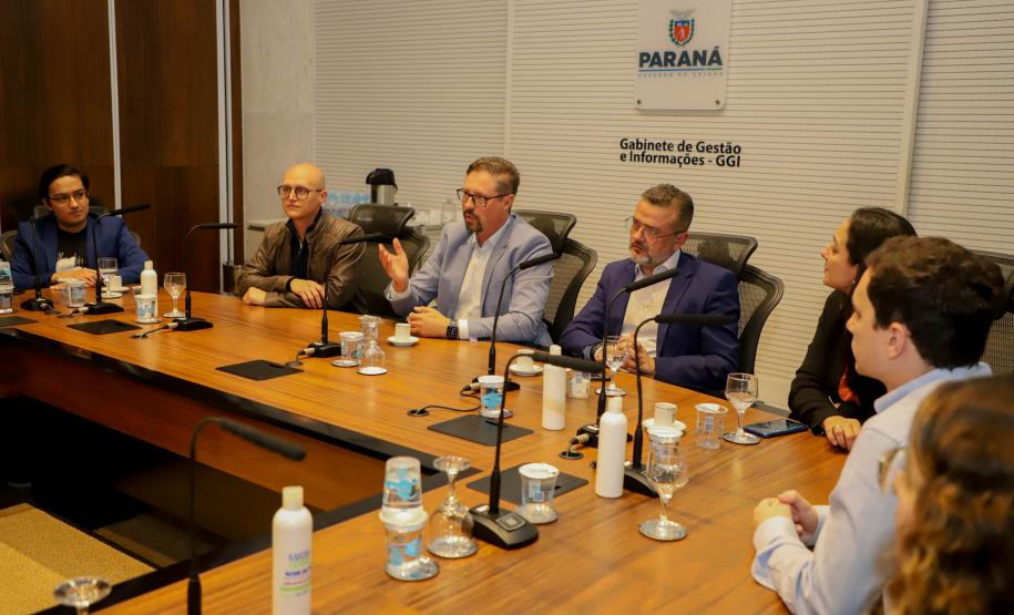 Governo do Paraná lança programa que oferece 10 mil bolsas de estudo em tecnologia