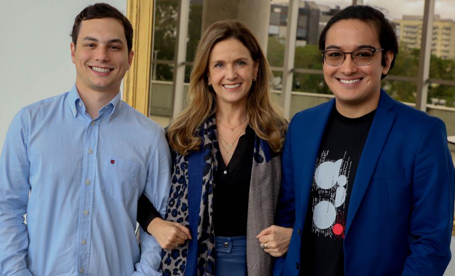 Governo do Paraná lança programa que oferece 10 mil bolsas de estudo em tecnologia