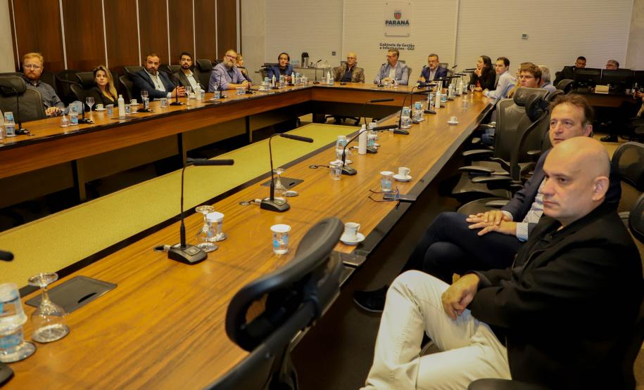 Governo do Paraná lança programa que oferece 10 mil bolsas de estudo em tecnologia